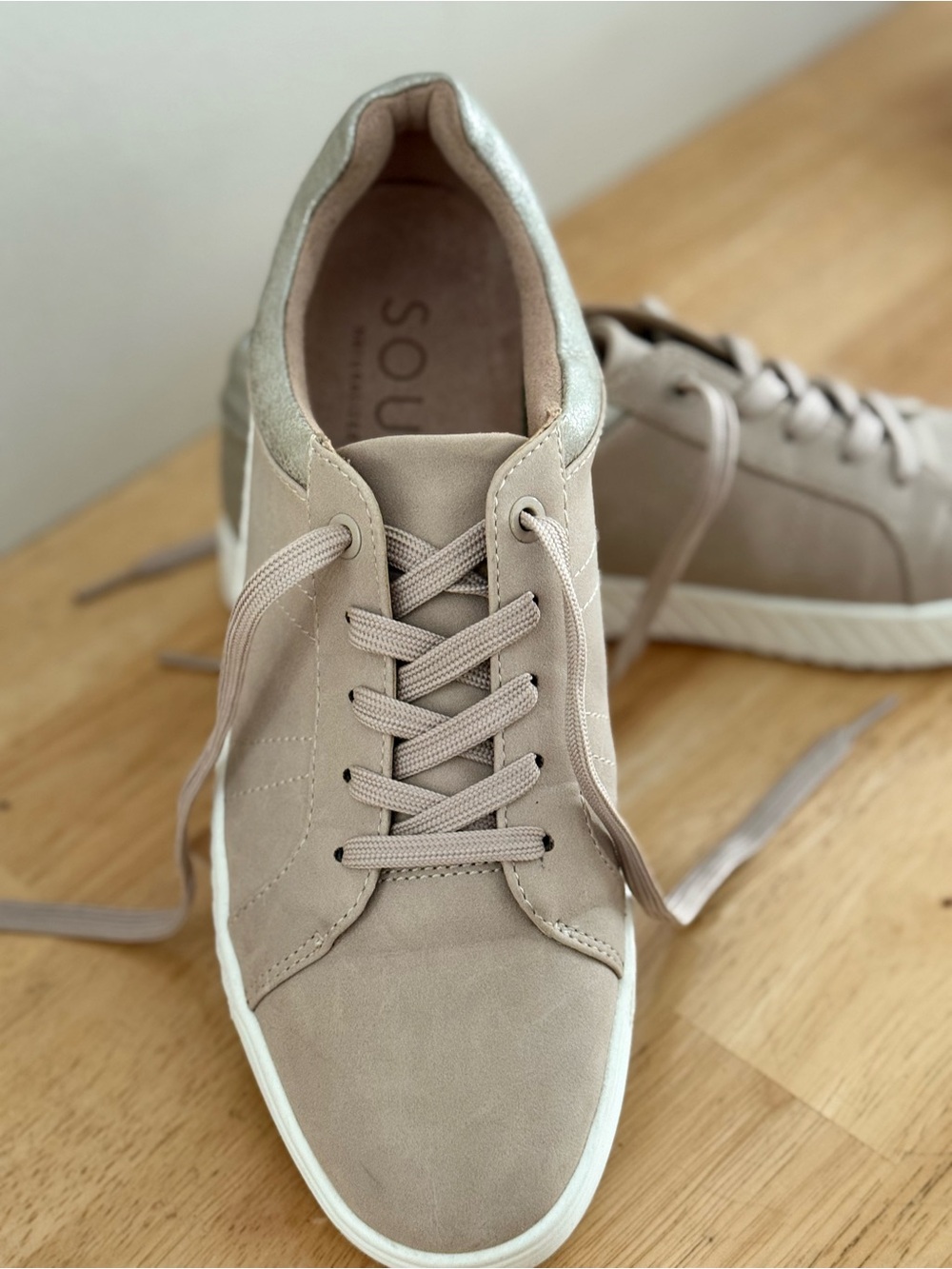 SOUL Naturalizer Neutral Taupe Lace-Up Sneakers with White Sole